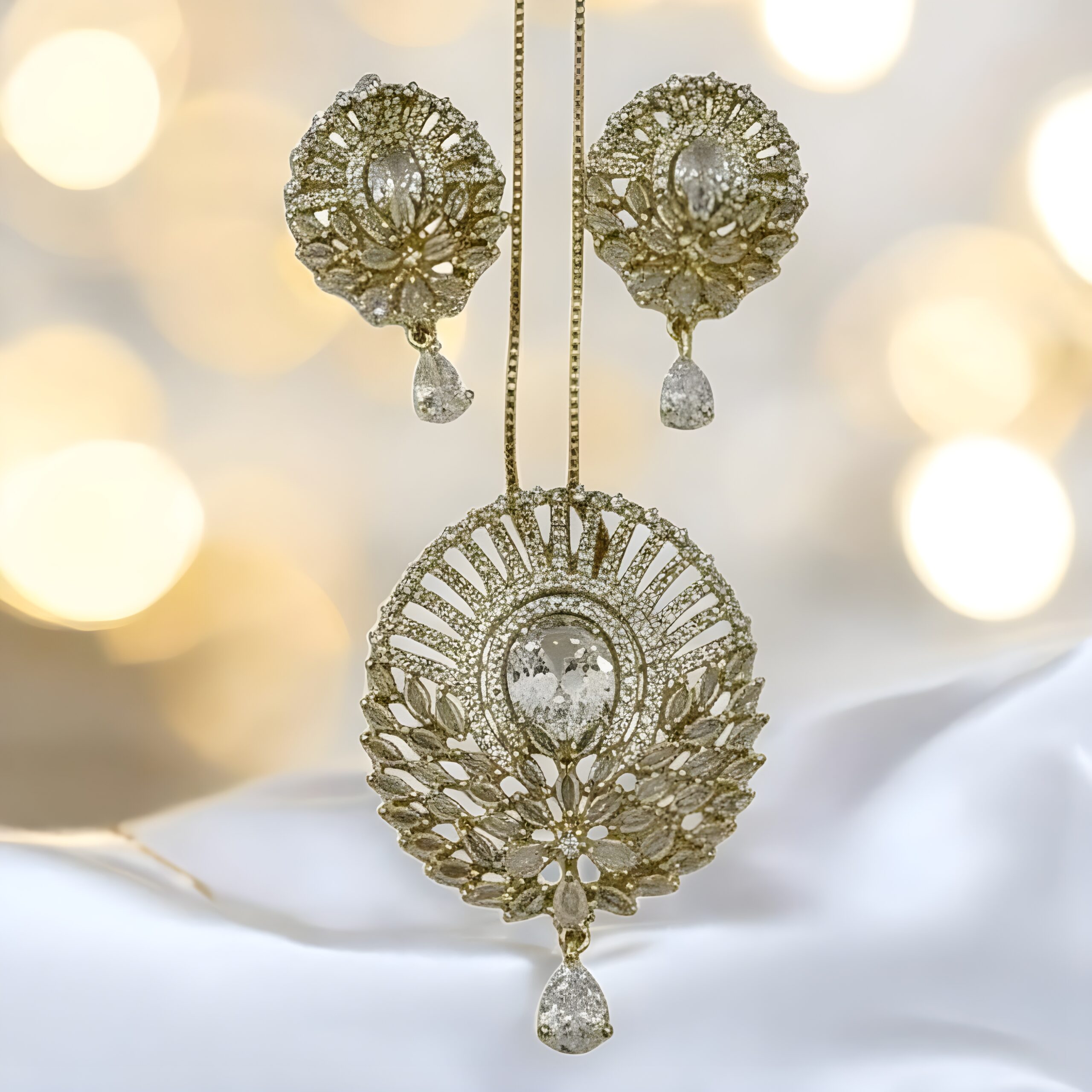 Kazaara | The Golden Canopy AD Pendant Set