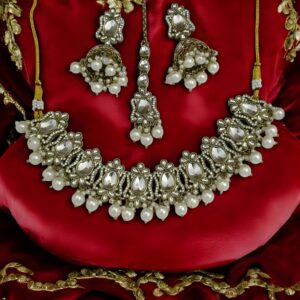 Kazaara | The Ethereal Pearl Choker Set