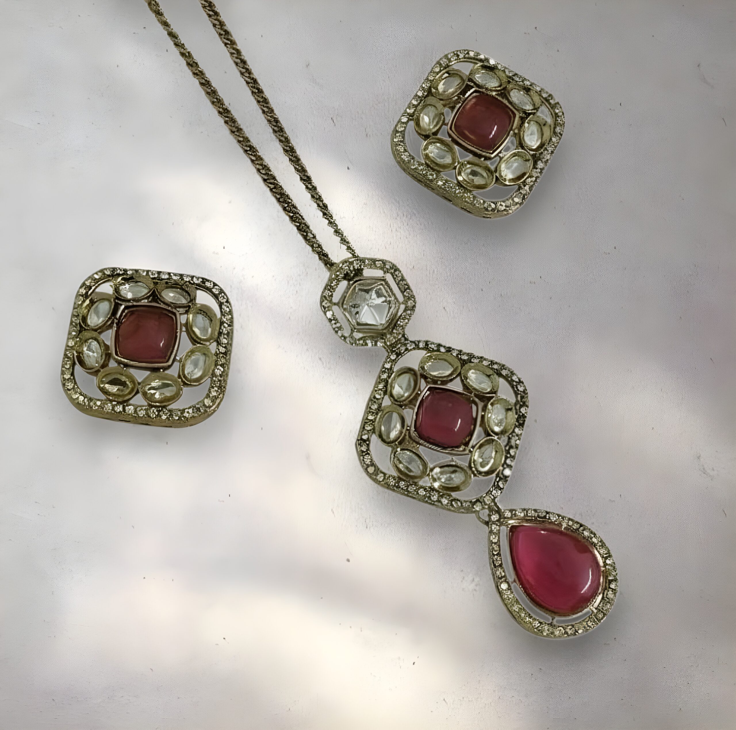 Kazaara | The Vintage Bloom Pendant Set - Image 2