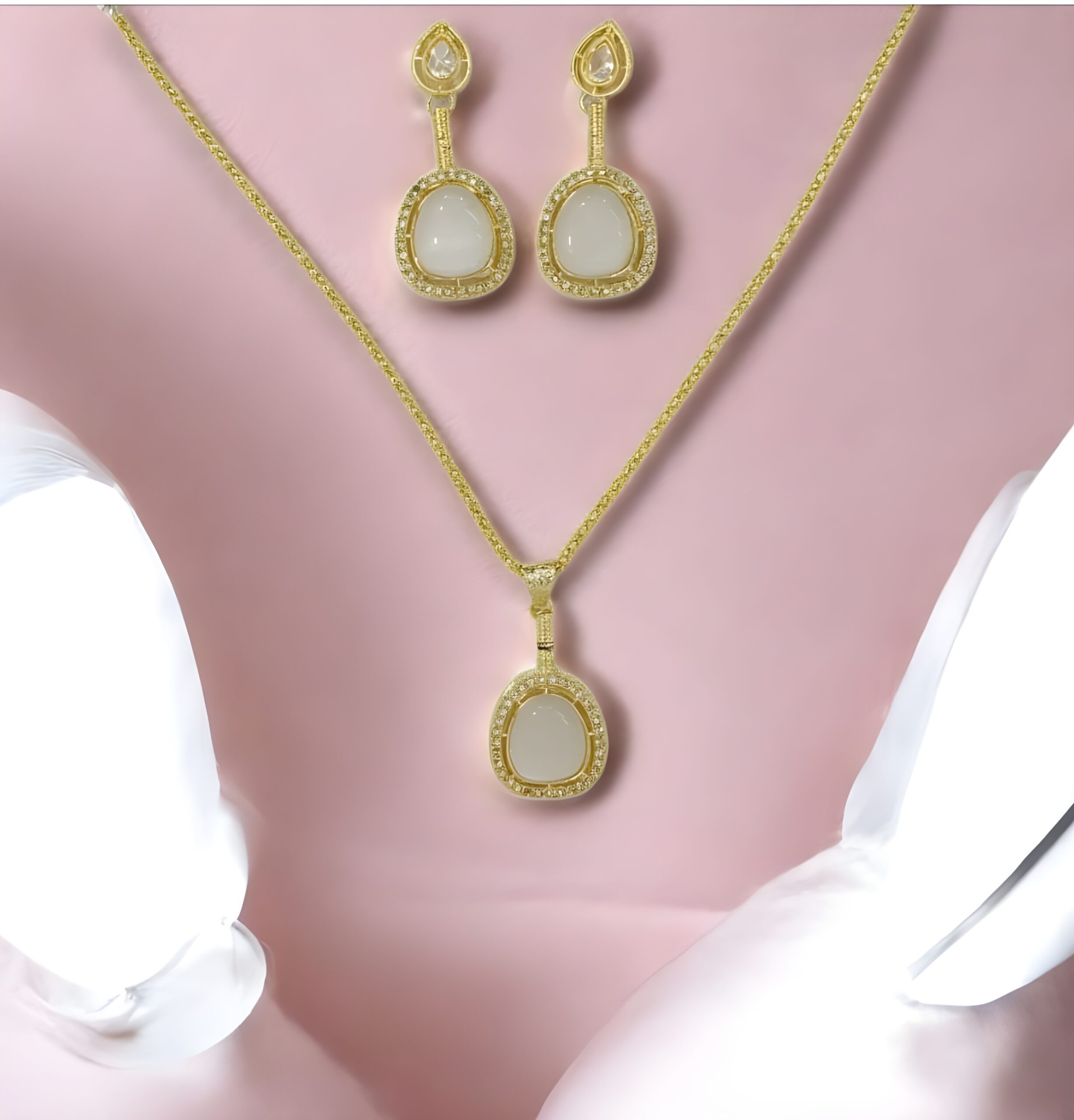 Kazaara | Lunar Glow AD Pendant Set - Image 3